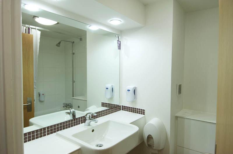 Premier Inn Milton Keynes Central Eksteriør bilde